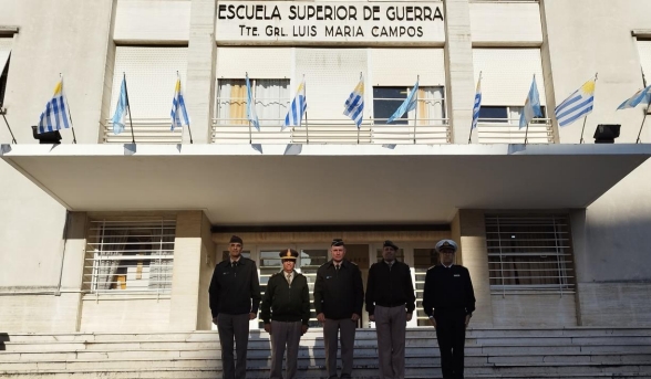 VISITA DEL COMANDANTE EN JEFE DEL EJÉRCITO DE LA REPÚBLICA ORIENTAL DEL URUGUAY 